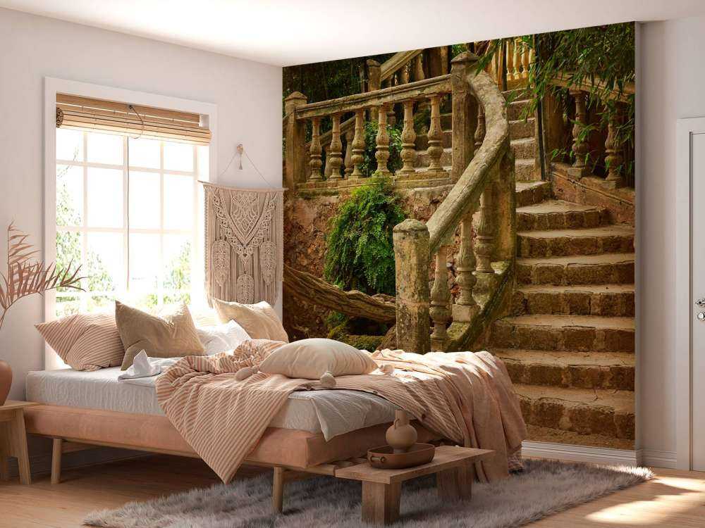 Vieux escaliers en haut