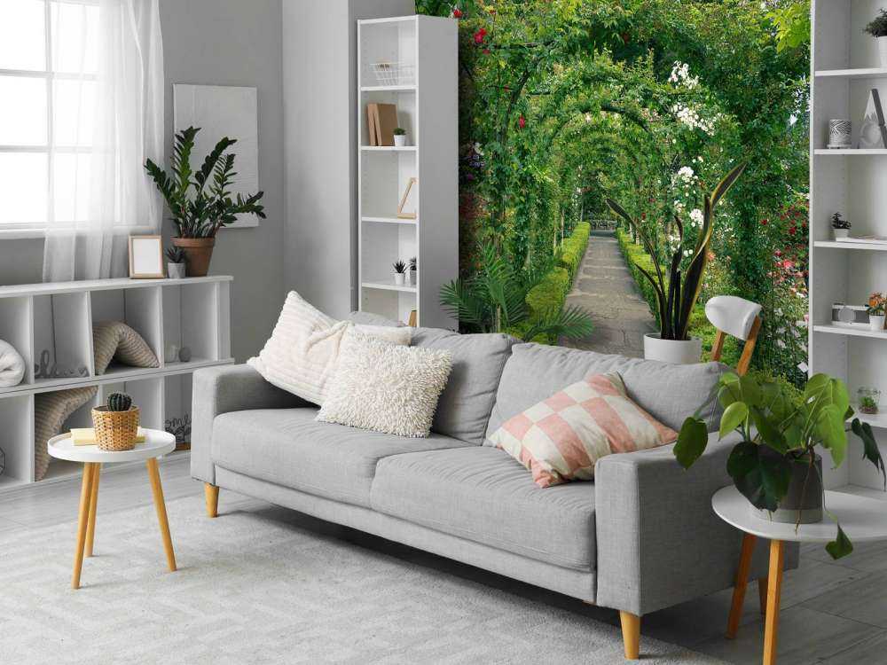 Chemin à travers la roseraie