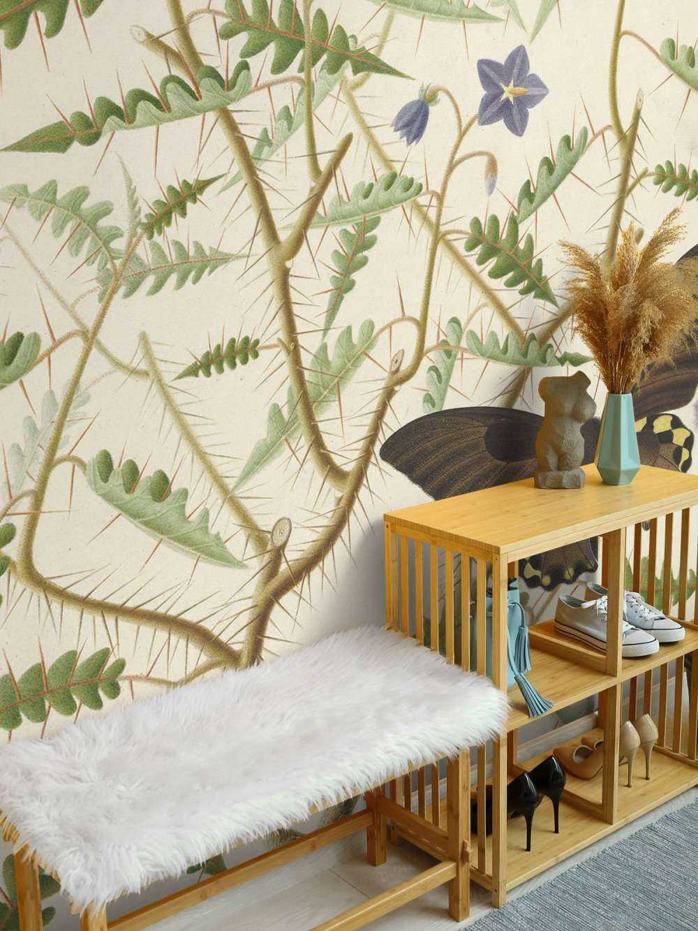 Un arbuste en fleurs avec deux papillons exotiques