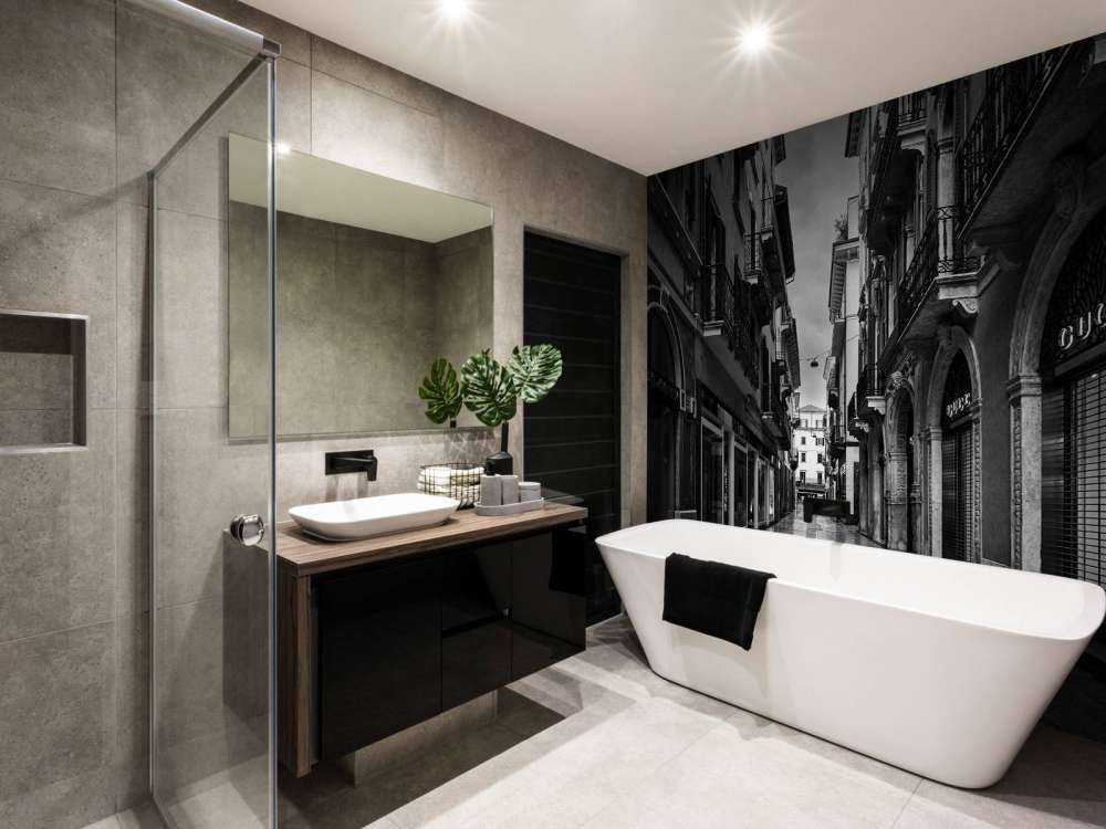 Rue commerçante en noir et blanc