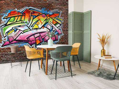 Graffiti sur brique rouge