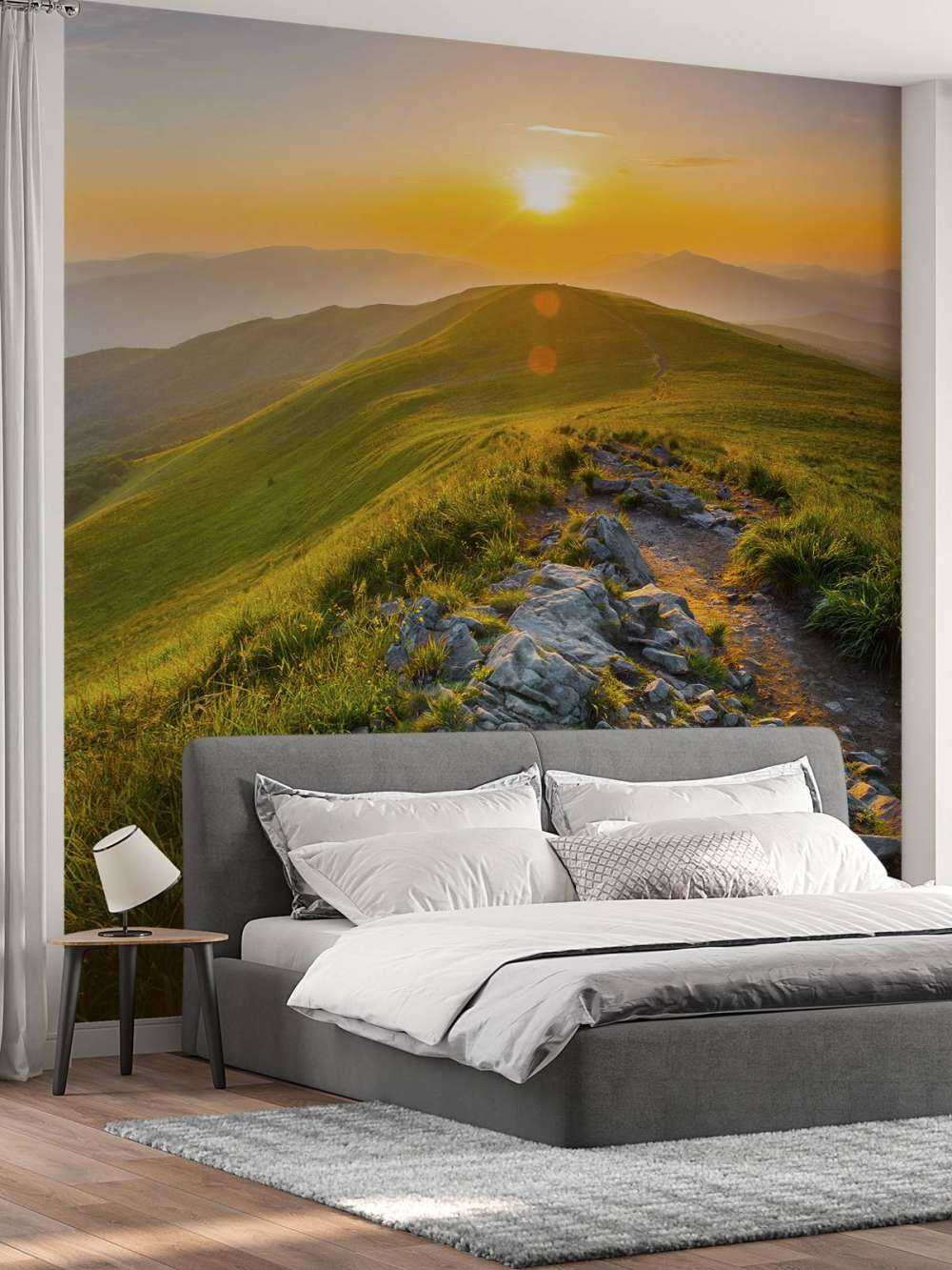 Coucher de soleil dans un paysage montagneux