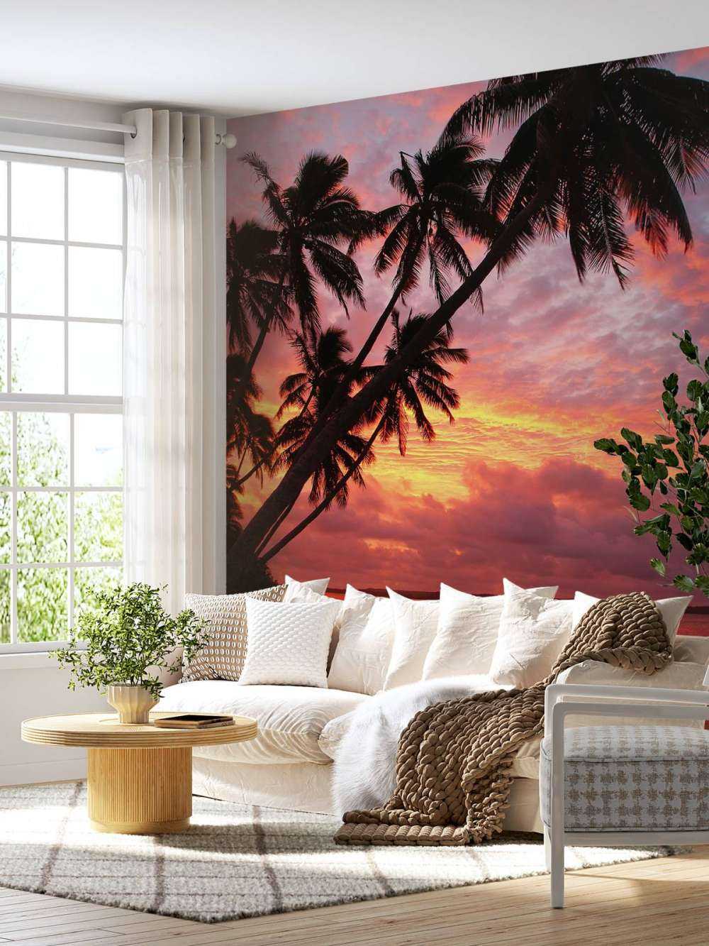 Palmiers au-dessus d'un océan rouge