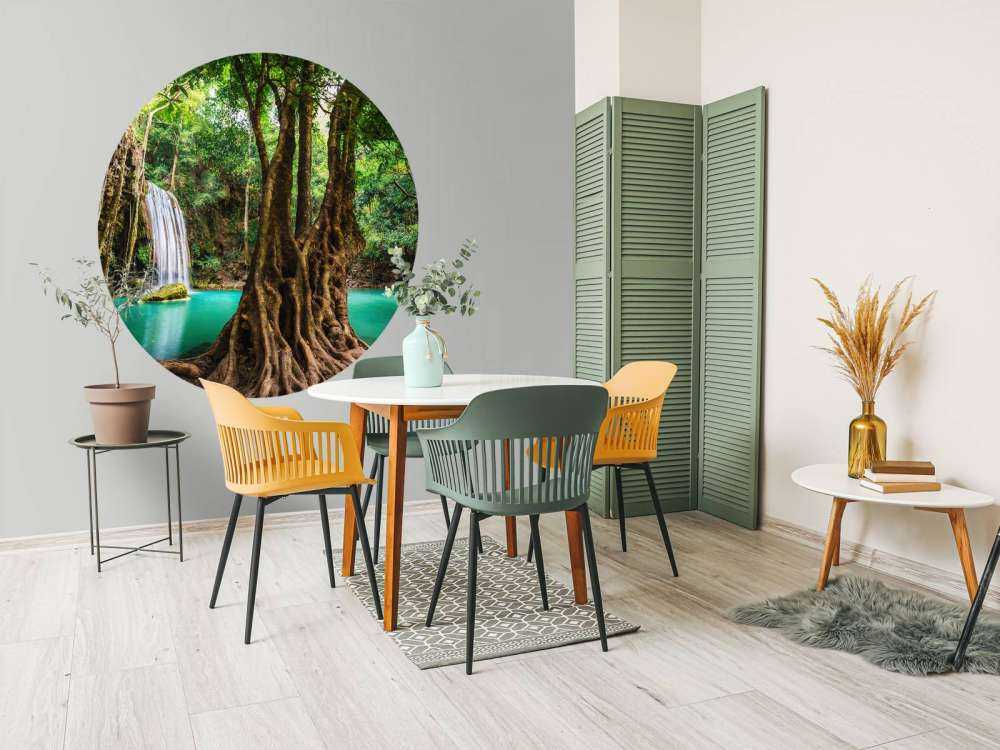 Chute d'eau dans la jungle tropicale