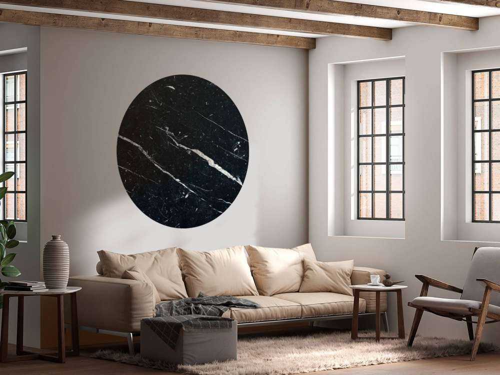 Marbre foncé avec des veines blanches