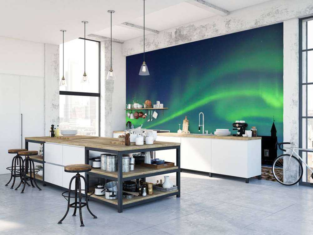 Aurore boréale au-dessus d'une église