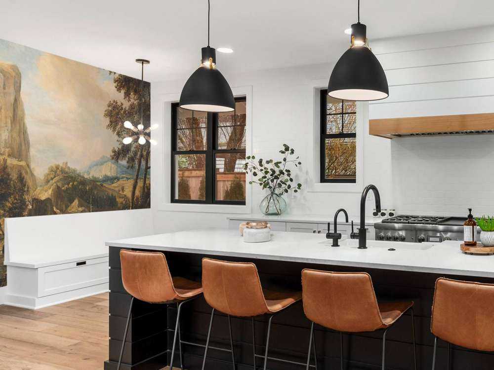 Paysage montagneux avec pêcheur