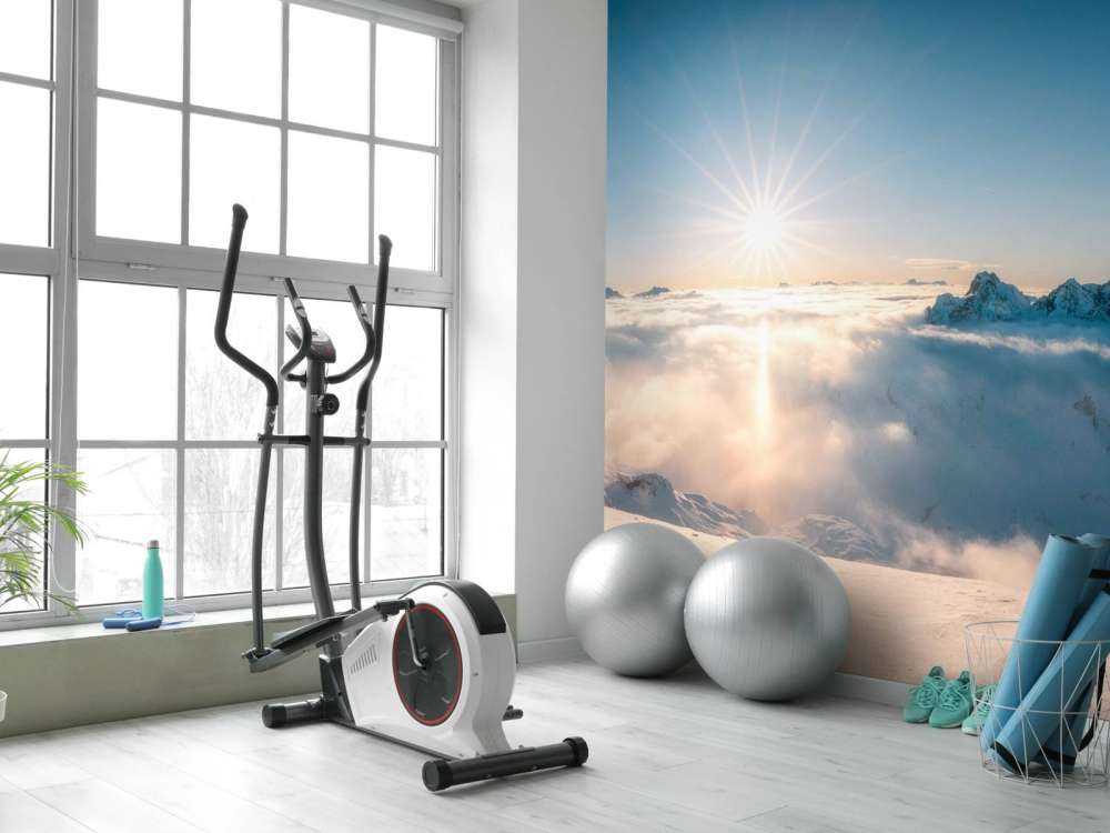 Zone au-dessus de la couche nuageuse dans le panorama alpin