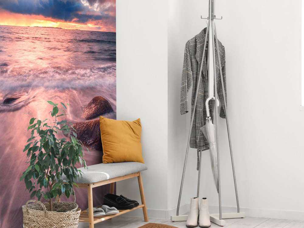 Ciel d'orage au-dessus des vagues calmes