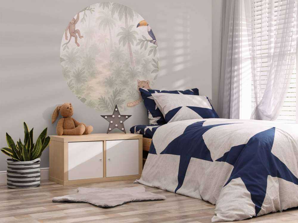 Amis de la jungle dans la brume du matin.