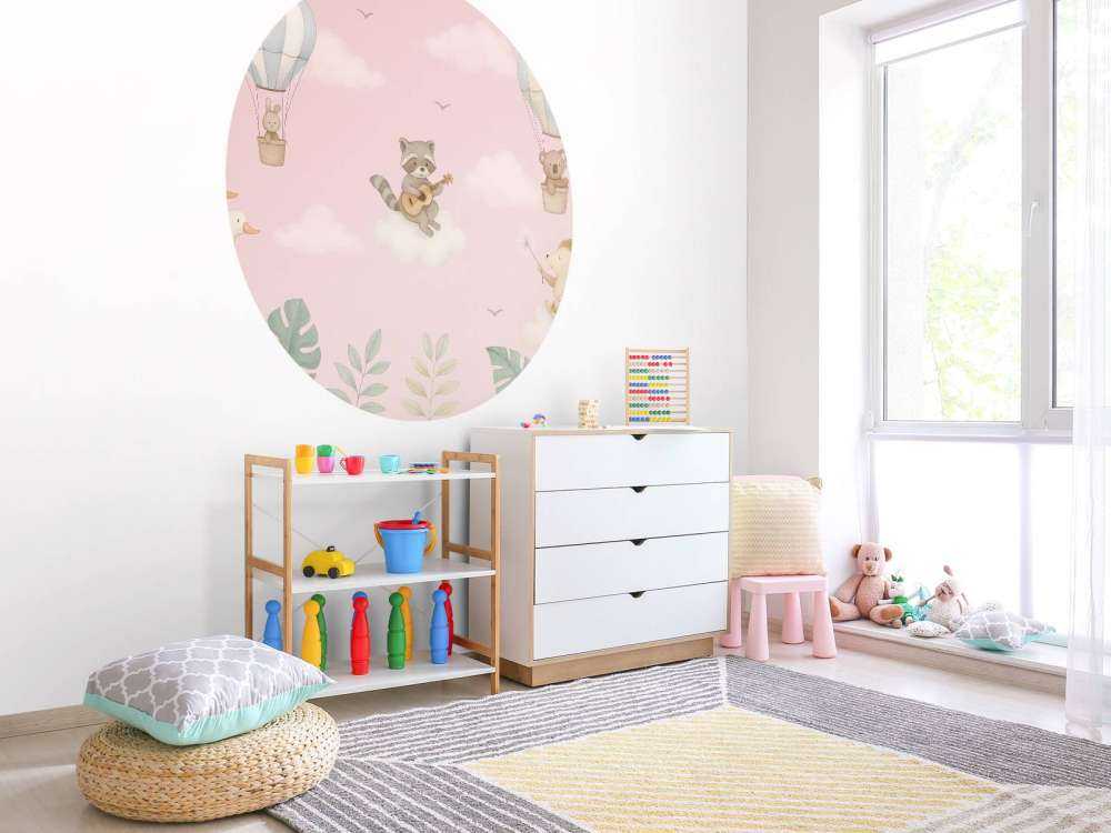 Jeu de lumière dans un ciel rose nuageux