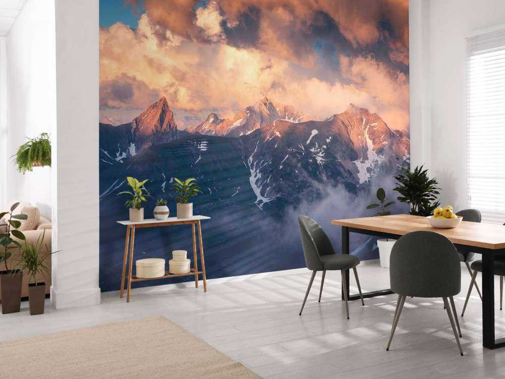 Lumière du soir sur la crête de la montagne