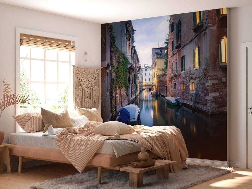 Crépuscule sur le canal