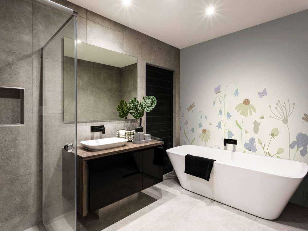 Champ de fleurs en hauteur avec papillons beige, vieux rose, vert et lilas