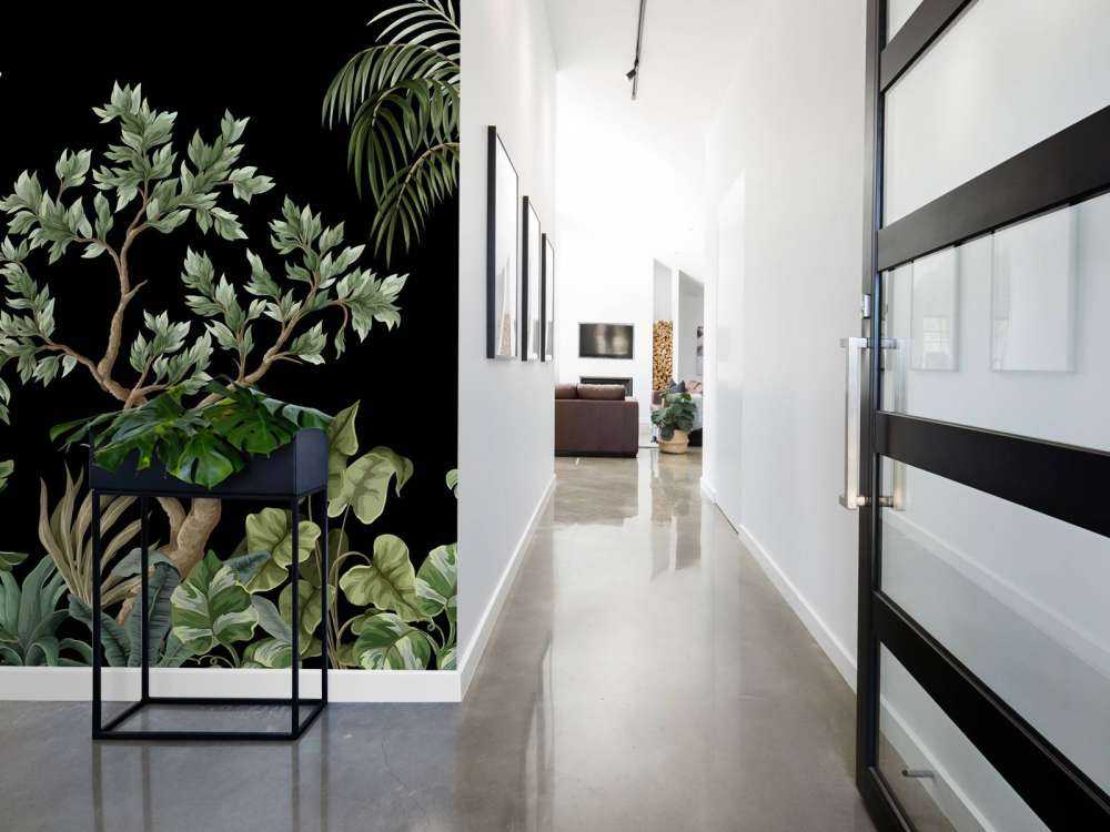 Arbres sur fond sombre