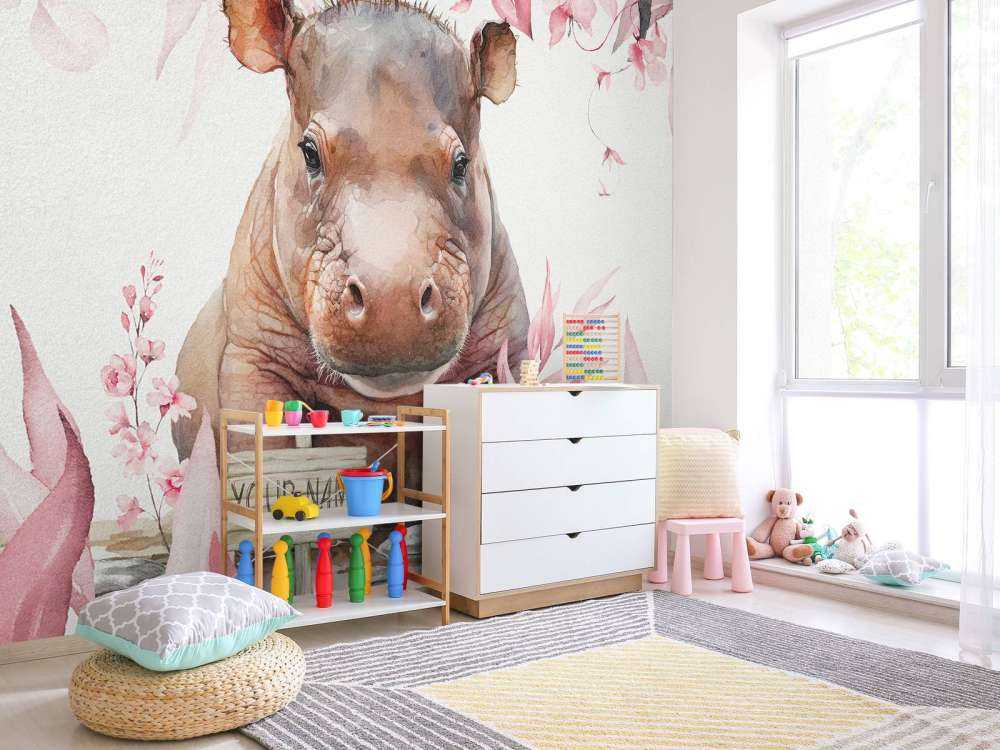 Bébé hippopotame dans les feuilles rose