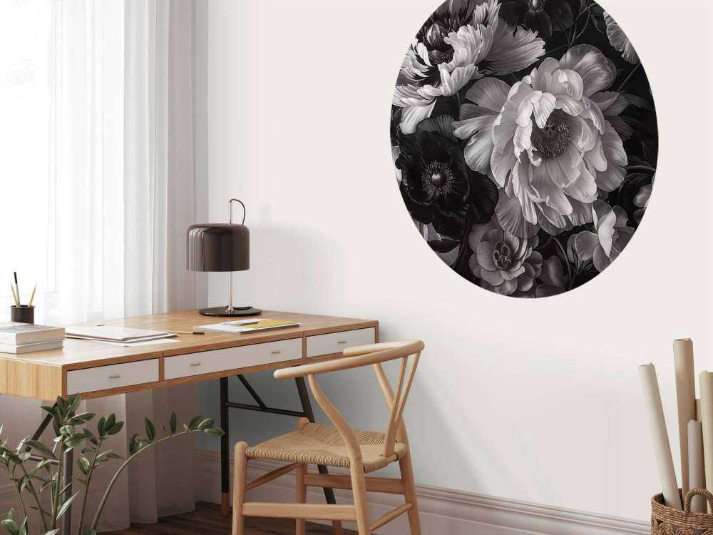 Jardin de fleurs baroque maximaliste en niveaux de gris
