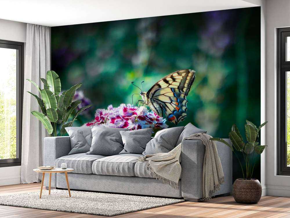 Papillon sur des fleurs estivales