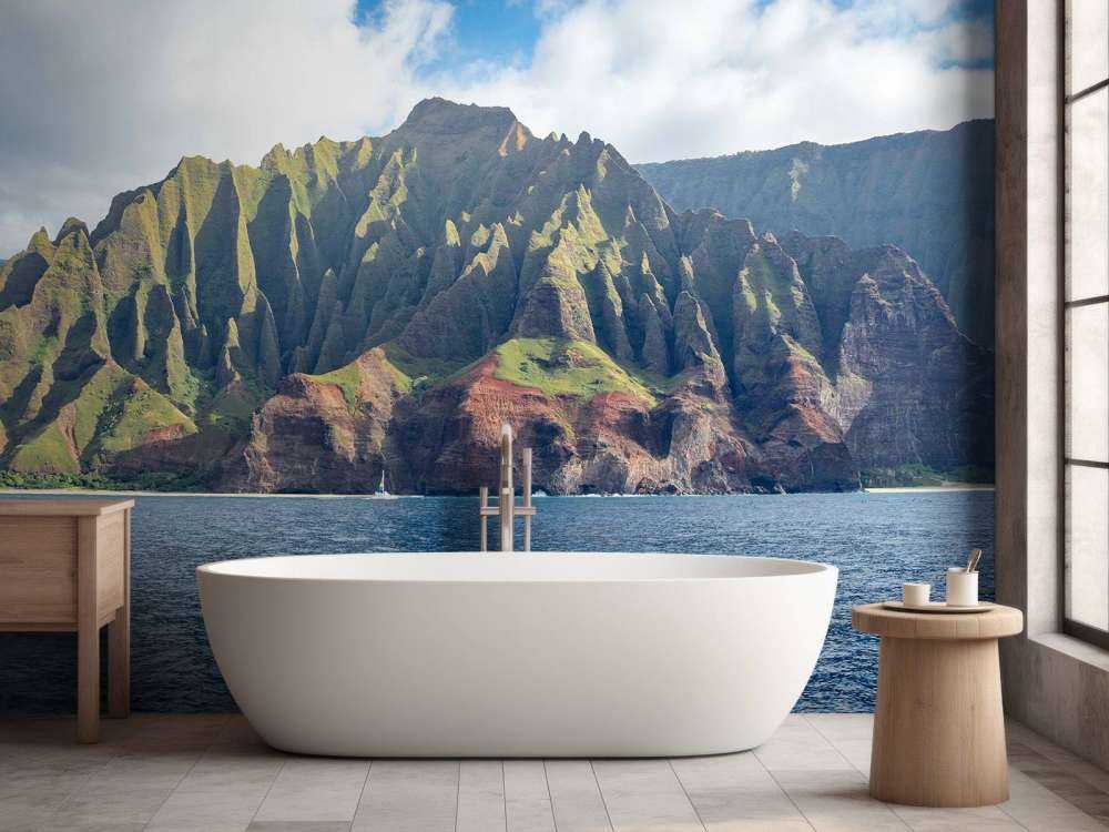 Falaises tropicales sur une mer bleu profond