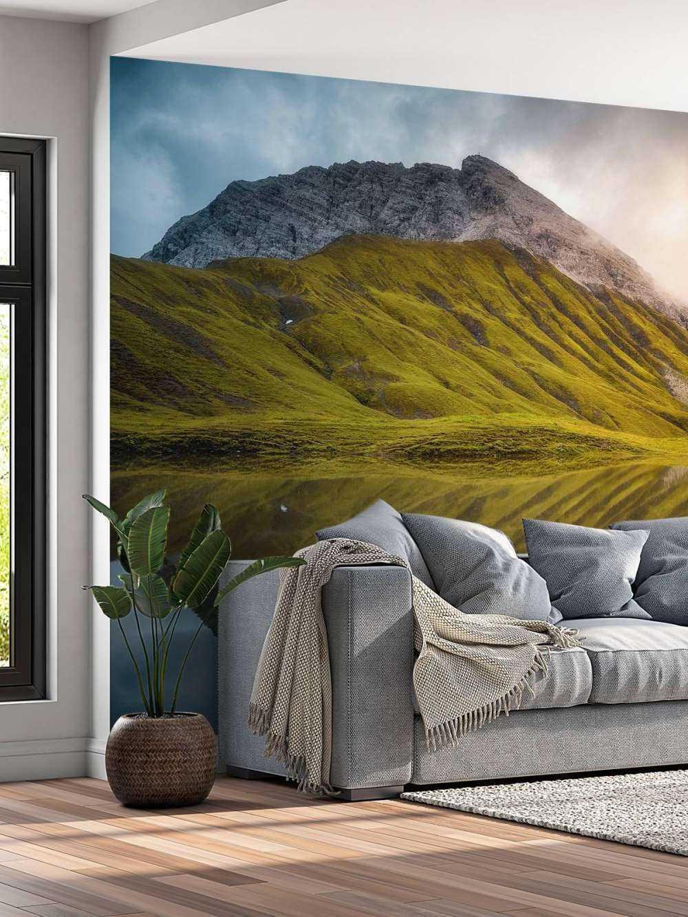 Sommet de la montagne reflété dans la lumière du matin.