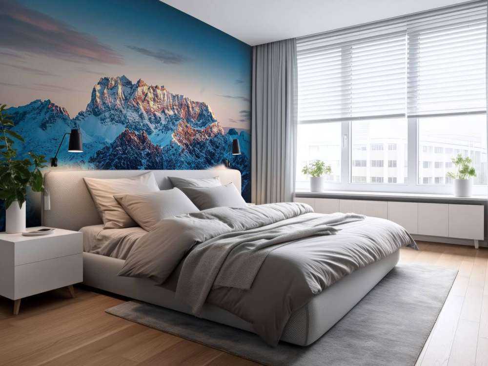 Lueur du soir sur les sommets enneigés