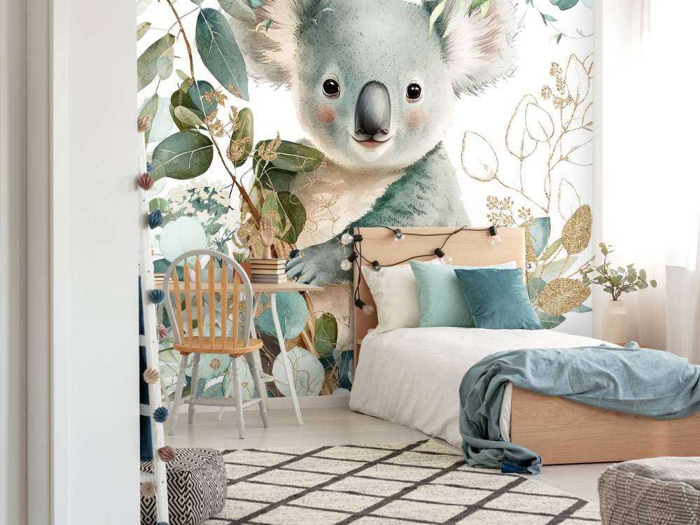 Koala mignon dans l'eucalyptus
