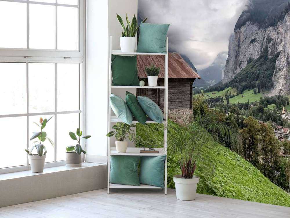 Vallée de montagne avec une cabane de montagne en bois