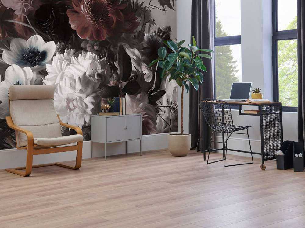 Grand bouquet avec des anémones roses