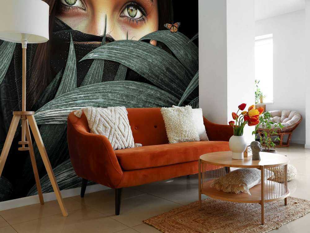 Regard vert entre les palmiers