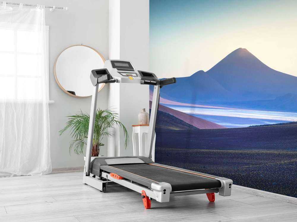 Lever de soleil sur un paysage désertique volcanique