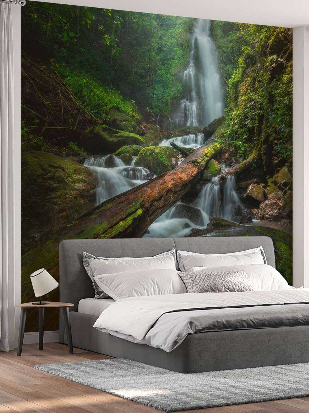 Gros plan sur une chute d'eau