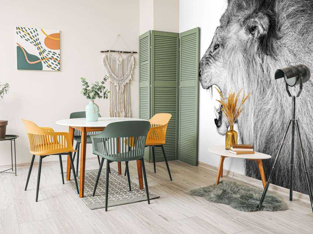 Lion rugissant blanc