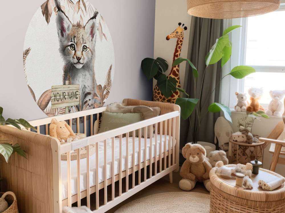 Bébé lynx dans la jungle taupe