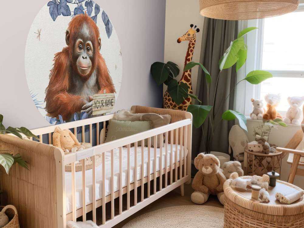 Jeune orang-outan dans la jungle bleue