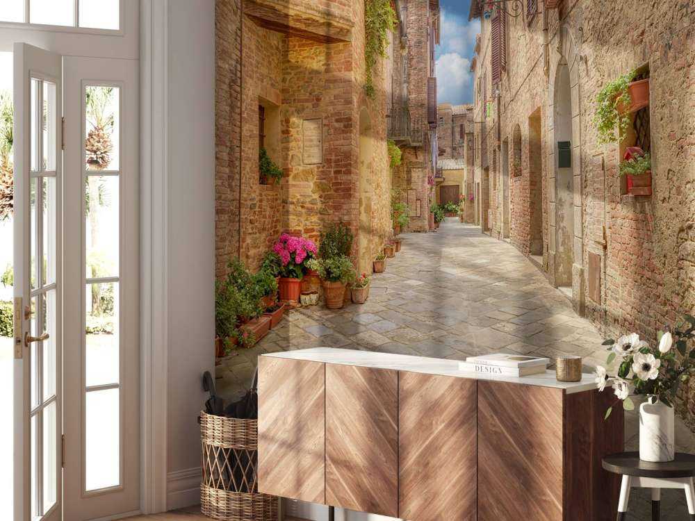 Rue italienne avec des plantes et des fleurs