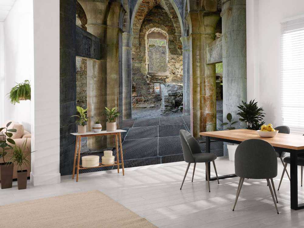 Bâtiment abandonné avec des arches