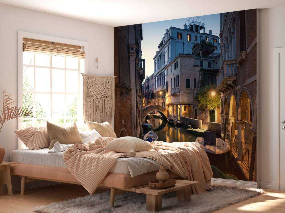 Lueur du soir sur le canal