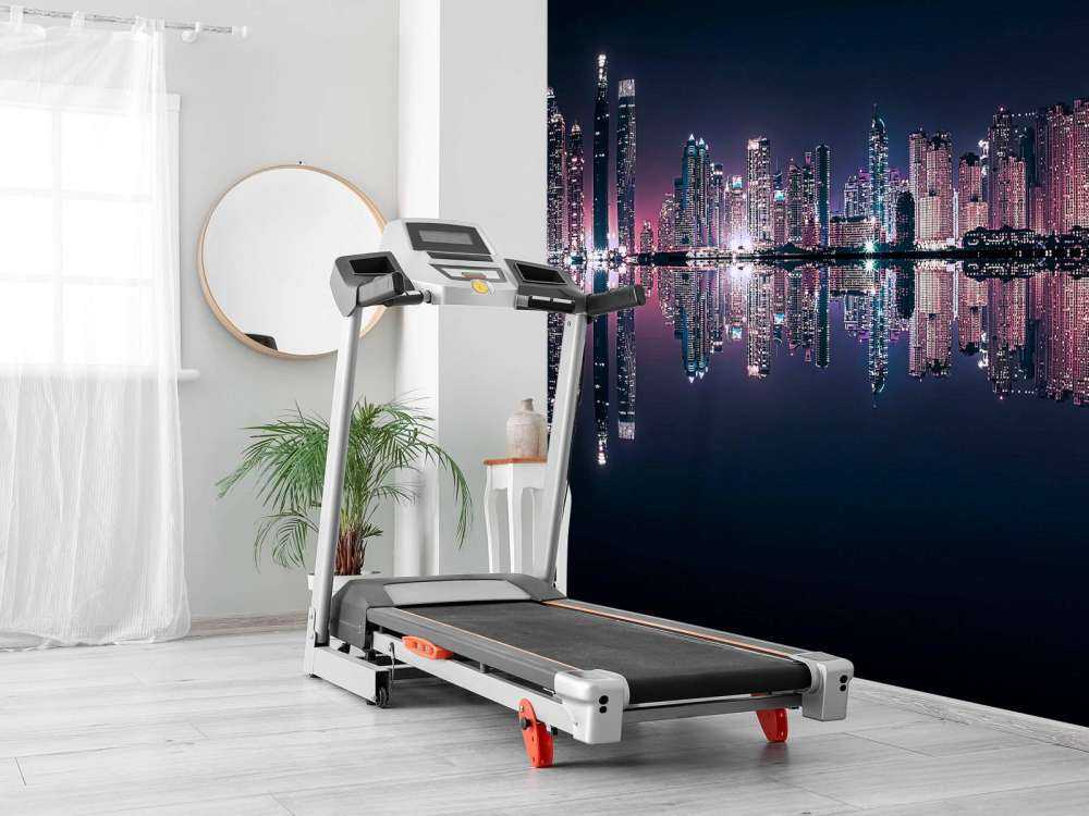 Lueur nocturne au-dessus des eaux calmes