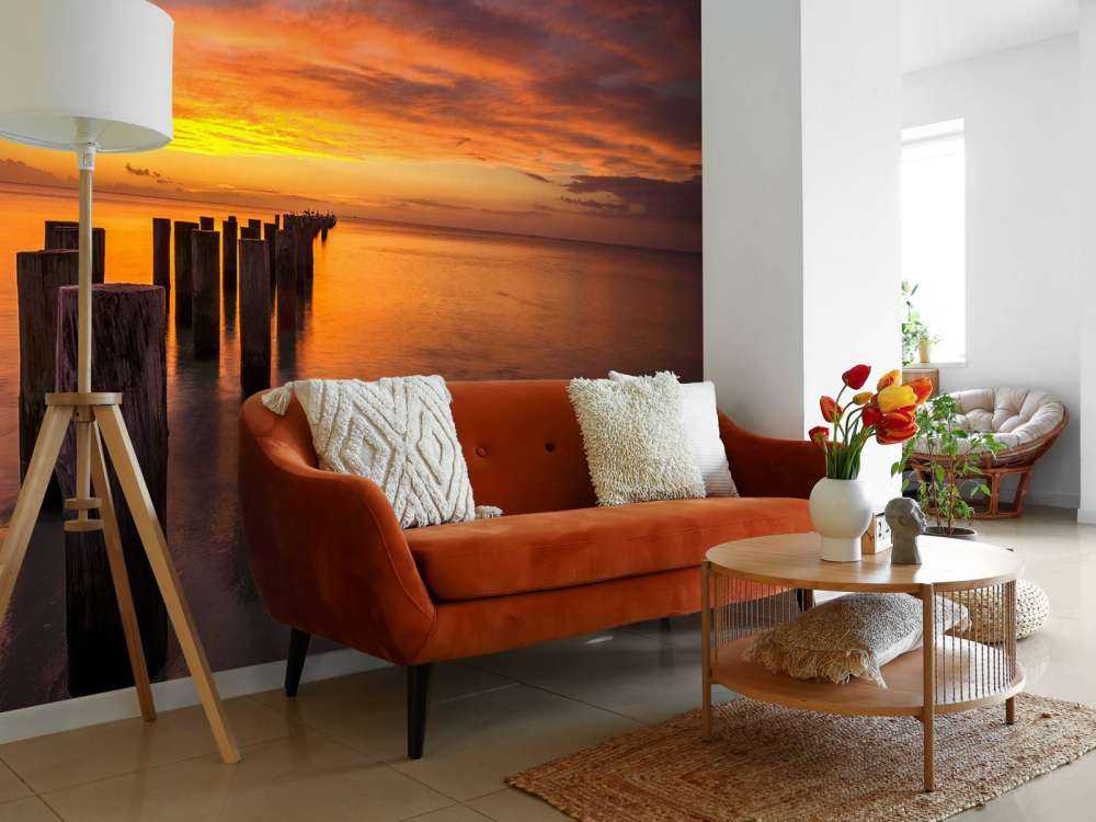 Brise-lames au lever du soleil