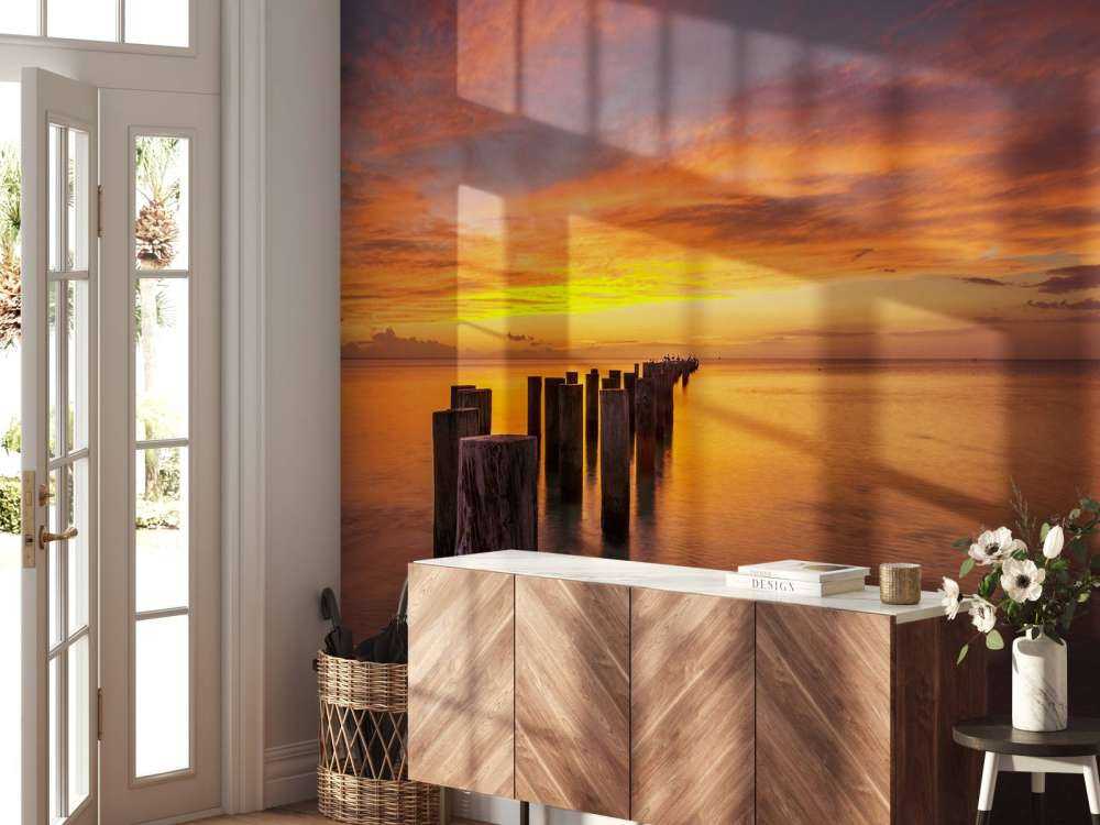 Brise-lames au lever du soleil