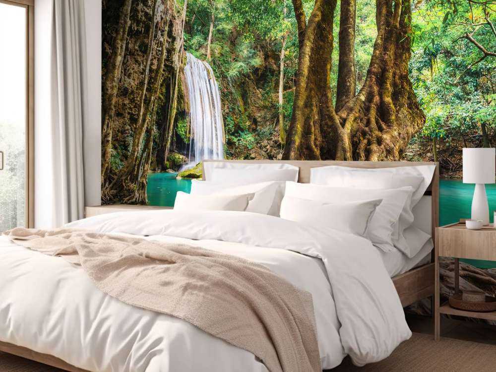 Chute d'eau dans la jungle tropicale