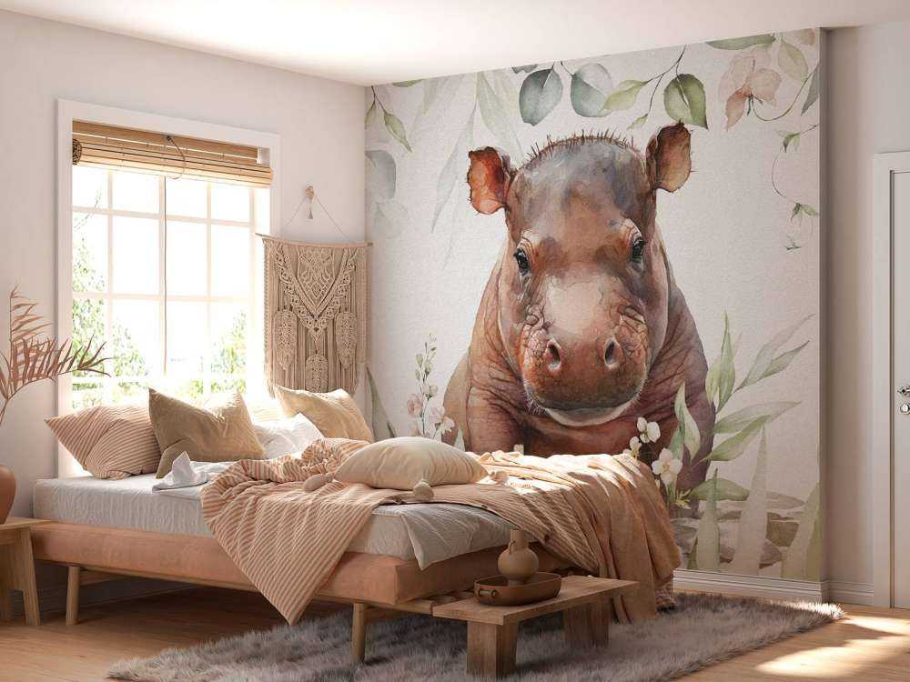 Bébé hippopotame dans les feuilles