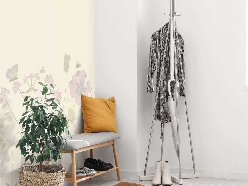 Champ de fleurs avec papillons beige et vieux rose