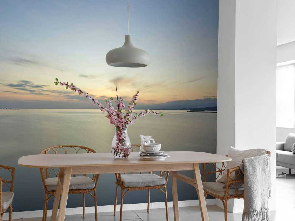 Lever de soleil près de la côte 