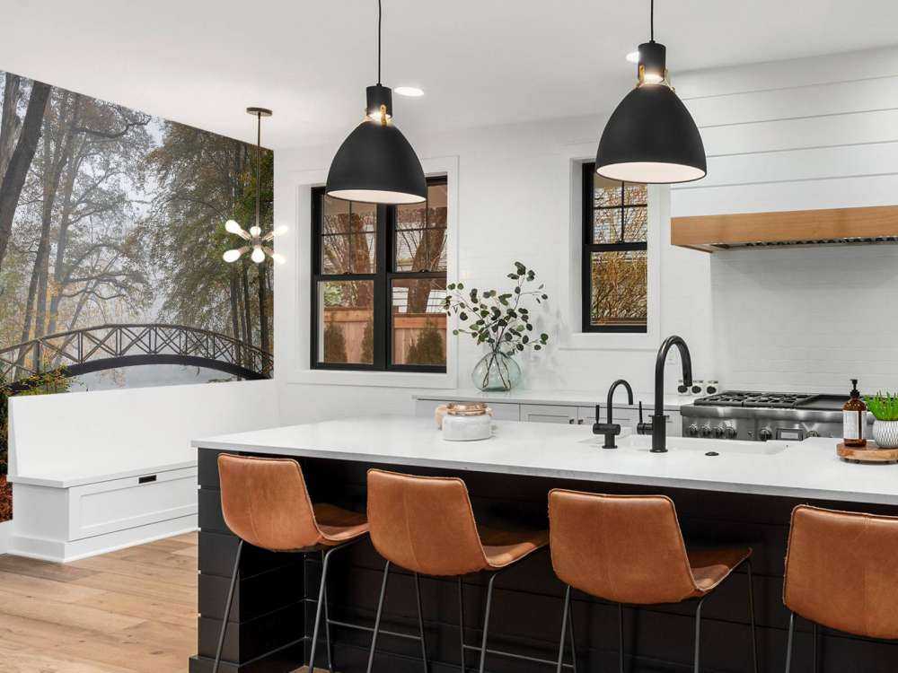 Petit pont entre les arbres