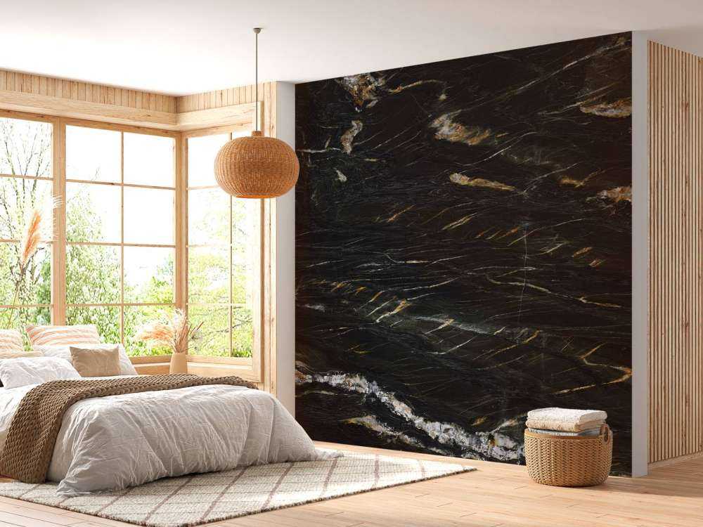 Marbre noir avec structure en or