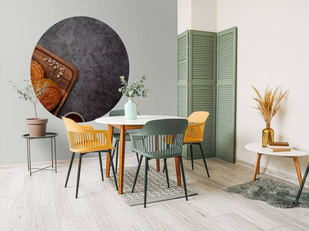 Gâteaux de lune sur un comptoir noir