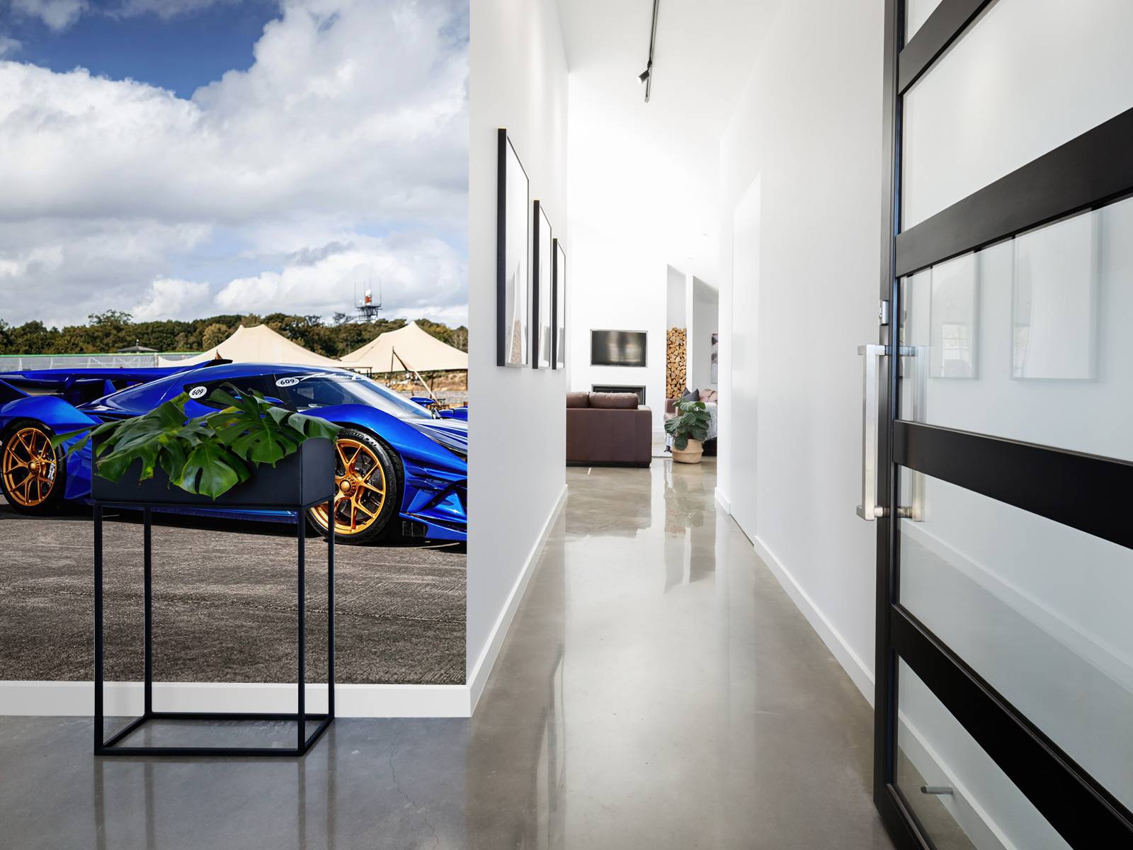 Supercar futuriste à l'aéroport