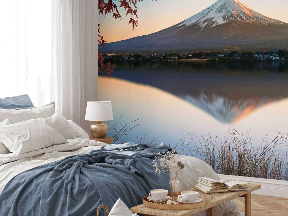 Lumière d'automne sur le lac de montagne Fuji