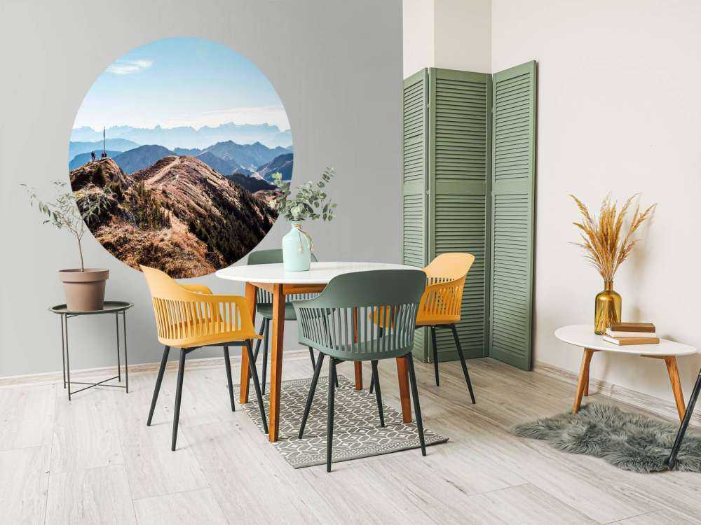 Matin d'automne sur la crête de la montagne